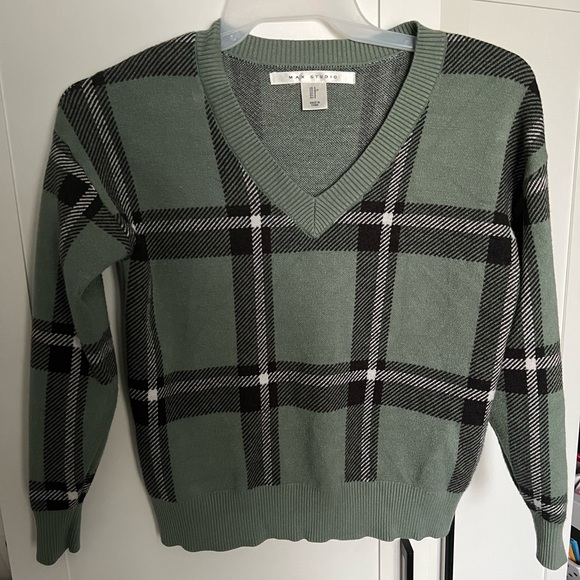 Max Studio Sweaters - Max Studio Sweater size small, like a mint green color